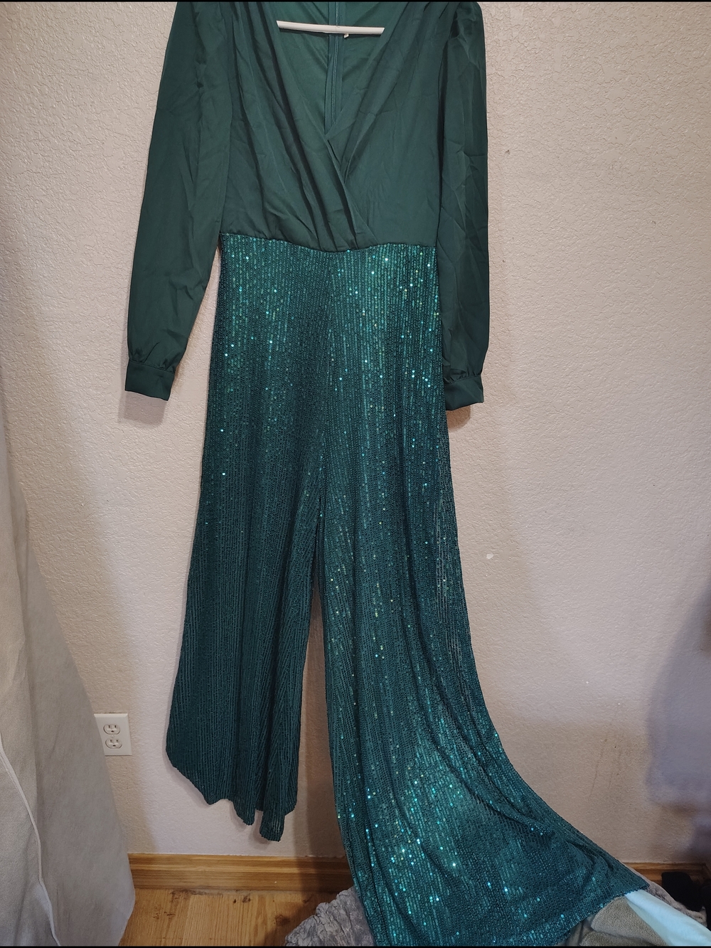 Elegant Green Sequin Jumpsuit with Long Sleeves
